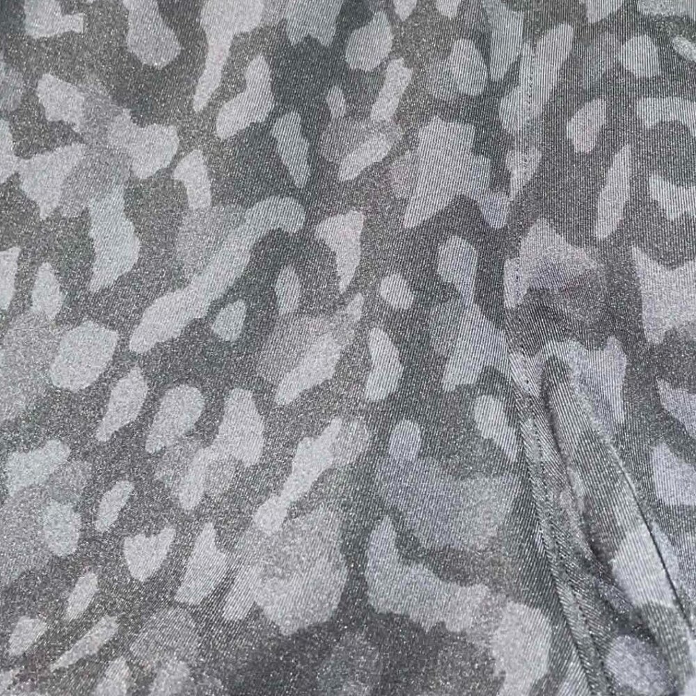 Lululemon On the Fly 7/8 Pant - Formation Camo Deep Coal Multi - Size 8